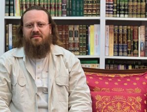Gölcük’te Hac ve Umre Turcusu Ofisinde Silahla Vuruldu