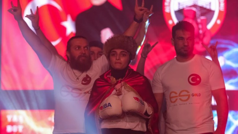 Kick boks şampiyonasında heyecan doruğa çıktı