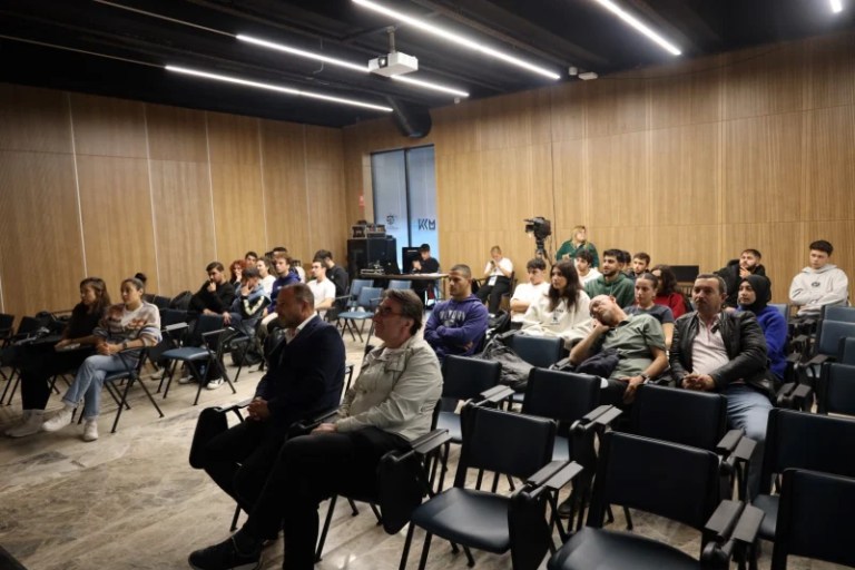 Kocaeli Kitap Fuarı’nda Tepük ve Momo buluşması