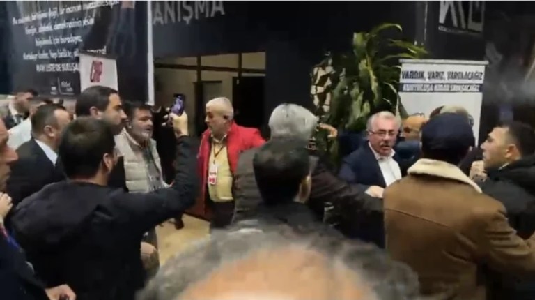 CHP Kocaeli İl Kongresinde Basına Saldırı!