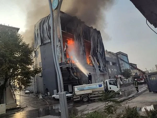 Dilovası’nda kozmetik fabrikası yangını: Ölü sayısı 7’ye yükseldi!