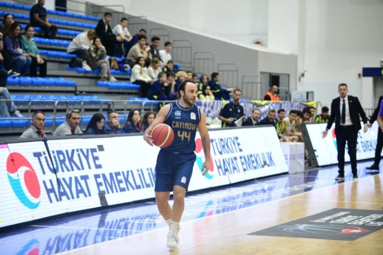 Çayırova Belediyesi Fenerbahçe Koleji’ni farklı geçti!