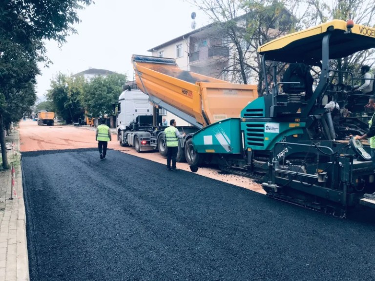 Gölcük Çiftlik Mahallesi’nde Yol Yenileme Çalışmaları!