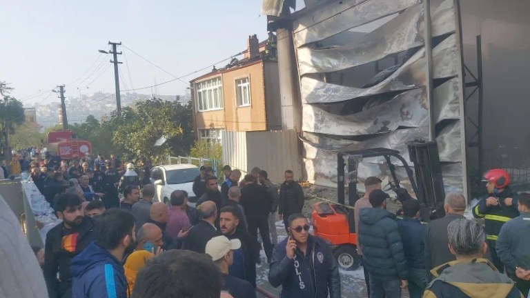 Dilovası’nda Fabrika Yangını: 6 Kişi Hayatını Kaybetti!