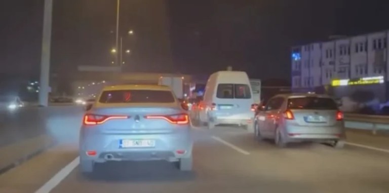 Başiskele Kavşağı’nda Trafik Yoğunluğu Çileden Çıkardı!