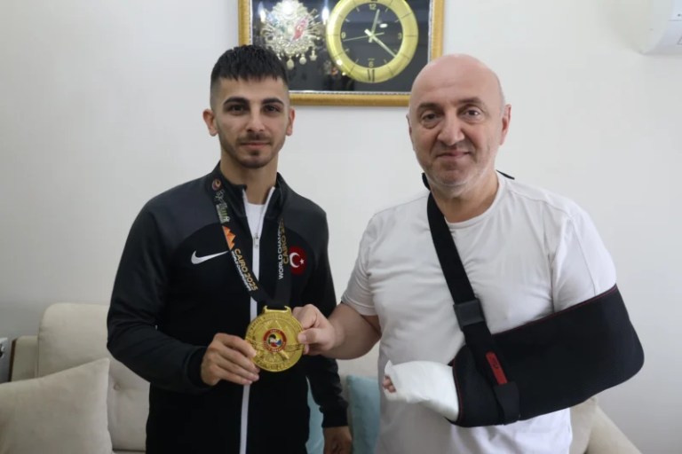 Darıca’da Dünya Şampiyonu Şamdan’dan Başkan Bıyık’a Ziyaret!