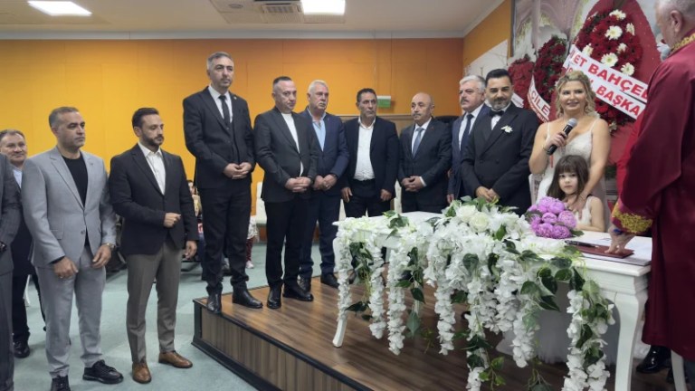 MHP Teşkilatı Çayırova’da Düğünde Buluştu!