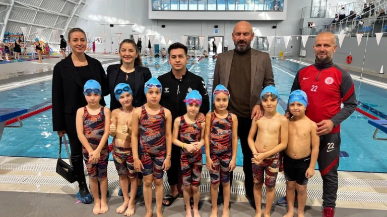 Başiskele’de Yüzme Başarıları Dikkat Çekiyor!
