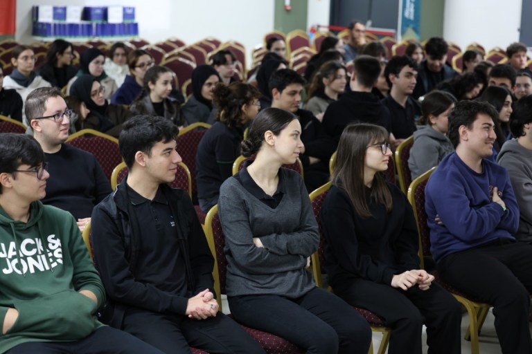 Kartepe’de Gençlik Buluşmaları İlgi Görüyor