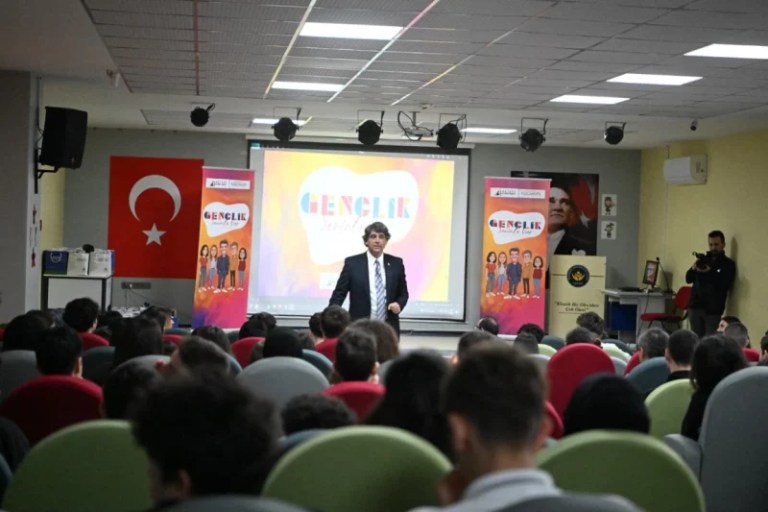 Başkan Kocaman Kartepe’de Gençlerle Buluştu!