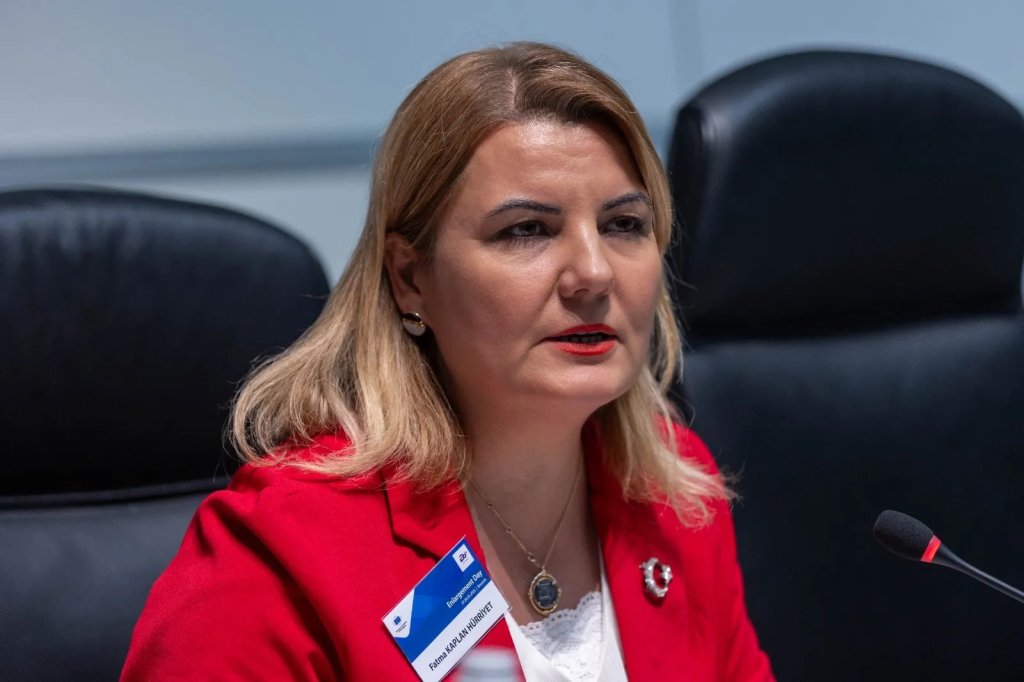 Fatma Kaplan Hürriyet’ten AK Parti İddialarına Esprili Yanıt