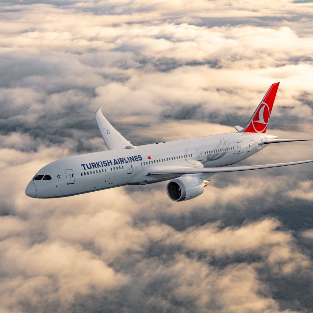 THY Uçağı Barselona’ya Acil İniş Yaptı!