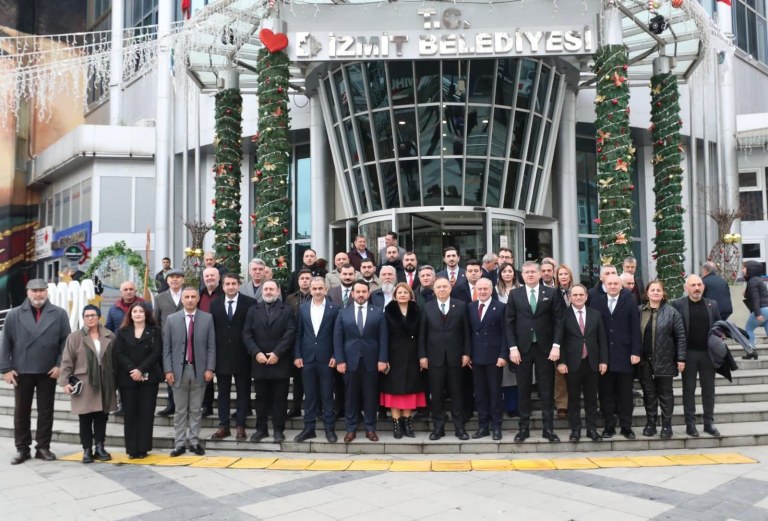 CHP Heyeti İzmit’te Başkan Hürriyet’i Ziyaret Etti