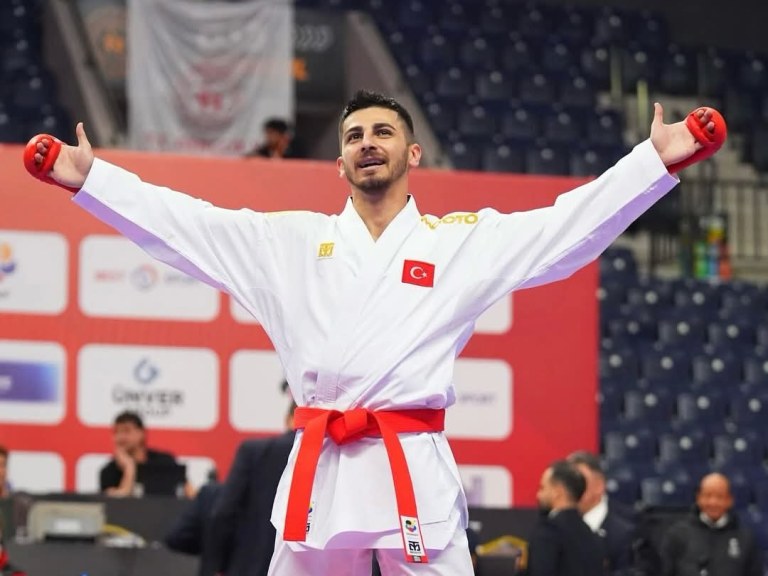 Eray Şamdan kariyerine zirvede veda etti