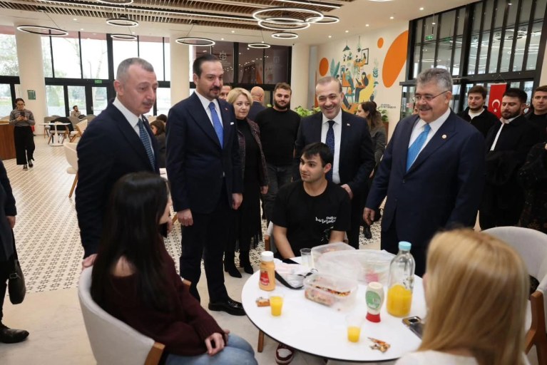 Kürşad Zorlu’dan Büyükakın’a anlamlı tebrik
