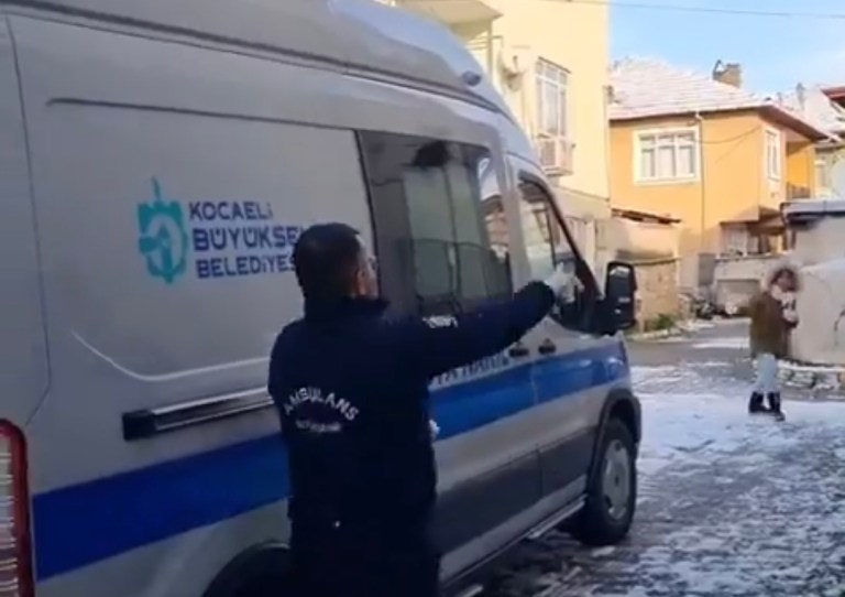 Kocaeli’de Ambulanslar Karla Mücadele Ediyor!
