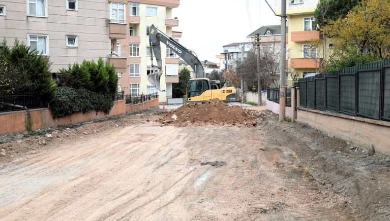 Darıca’da Özbay Sokak’ta Yenileme Çalışmaları Devam Ediyor