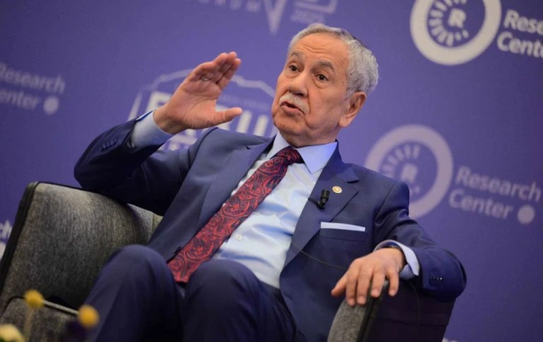 Bülent Arınç’tan siyasete ve topluma sert eleştiriler