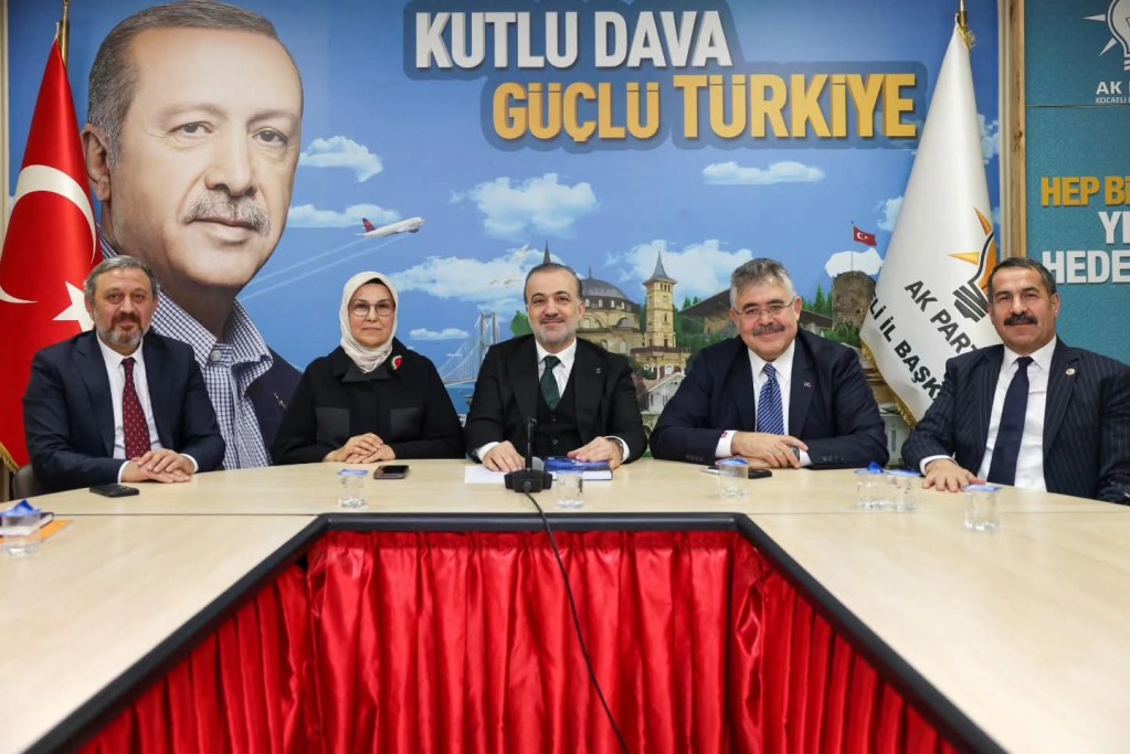 AK Parti Kocaeli İl Yönetim Kurulu Toplantısında Milletvekilleri de Vardı