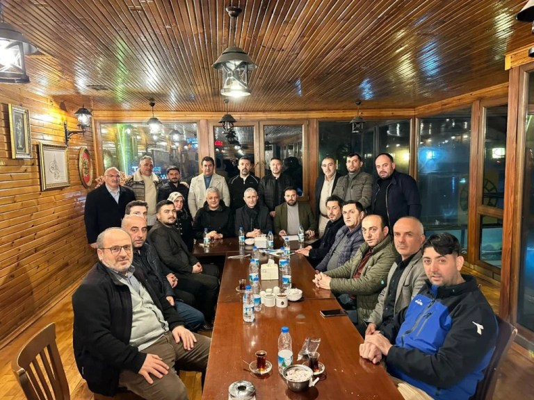 AK Parti Gebze’de mahalle başkanlarıyla sahurda buluştu