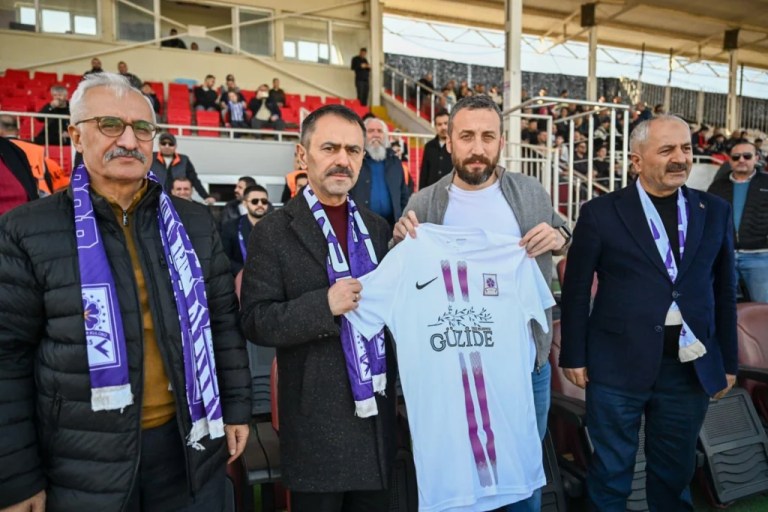 Vali Aktaş, Gebzespor’un farklı galibiyetini Gebze’de izledi