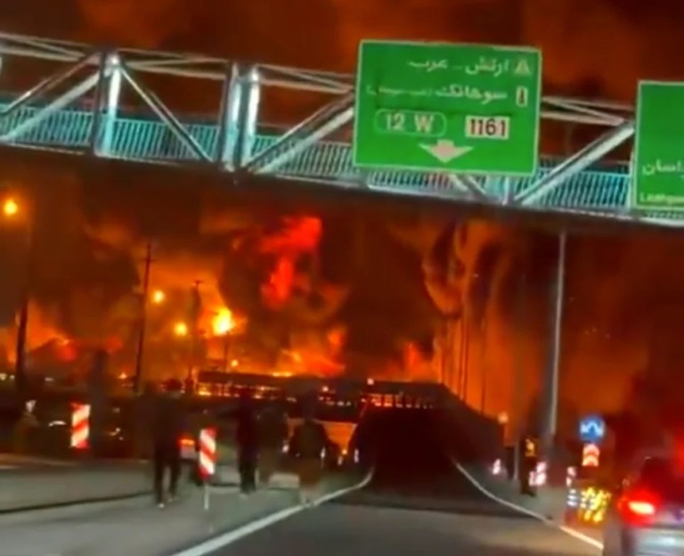 Tahran’da Patlamalar: Petrol Tesisleri Hedef Alındı