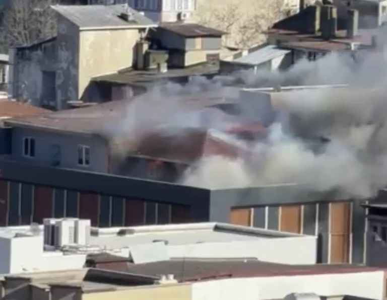 İzmit’te Bina Çatı Katında Yangın!