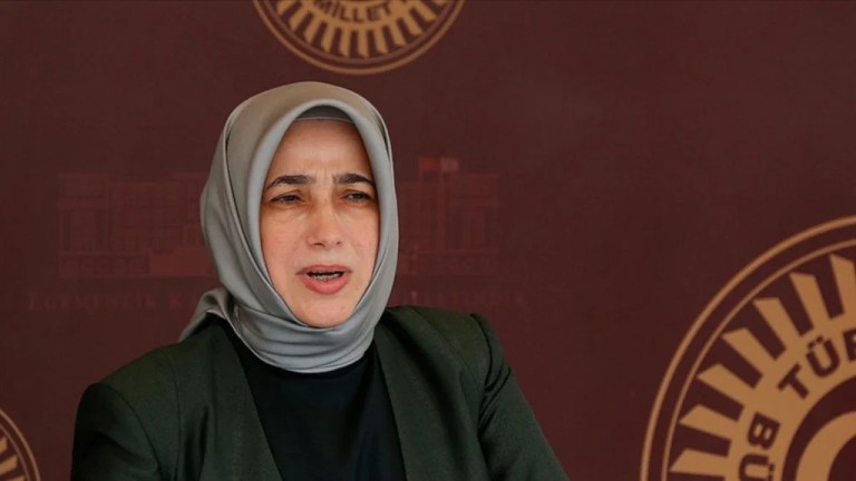 Özlem Zengin’den Meclis İftar Eleştirilerine Sert Yanıt
