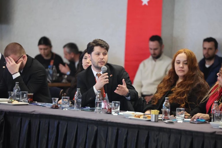 Başkan Büyükakın, uluslararası gazetecilerle İzmit Körfezi projesini konuştu