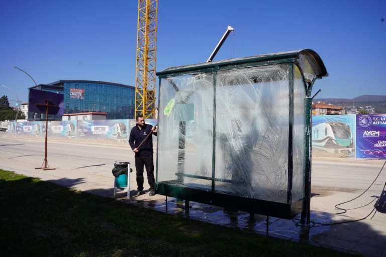 Kocaeli’de duraklar Büyükşehir sayesinde pırıl pırıl