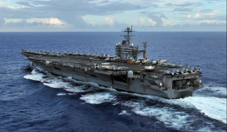 İran’dan flaş iddia: ABD uçak gemisi vuruldu!