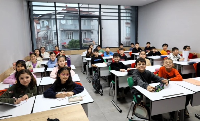 Kılavuz Gençlik Bilgievleri geleceğe hazırlıyor