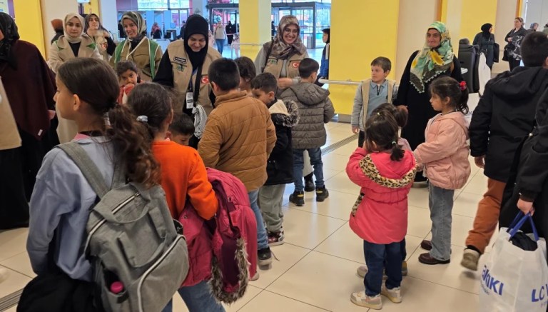 İHH Dilovası’ndan çocuklara bayramlık
