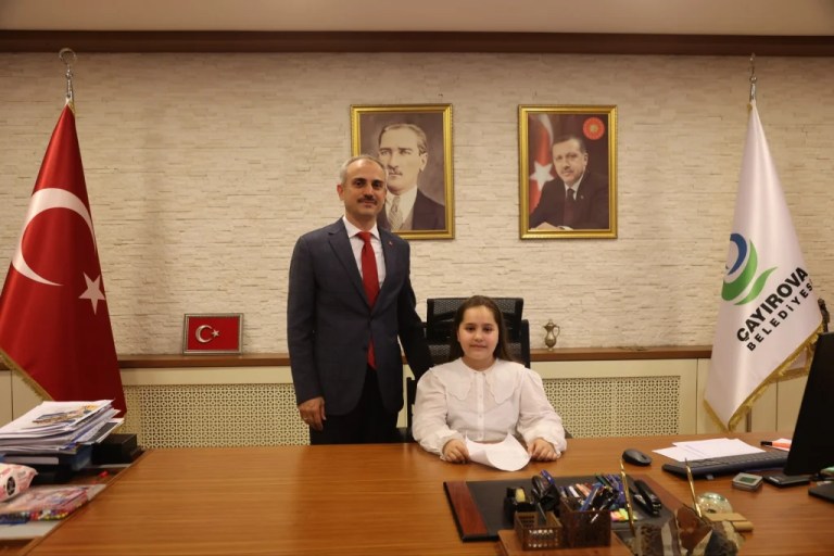 Çayırova’da Başkanlık Koltuğu Minik Hira’nın Oldu