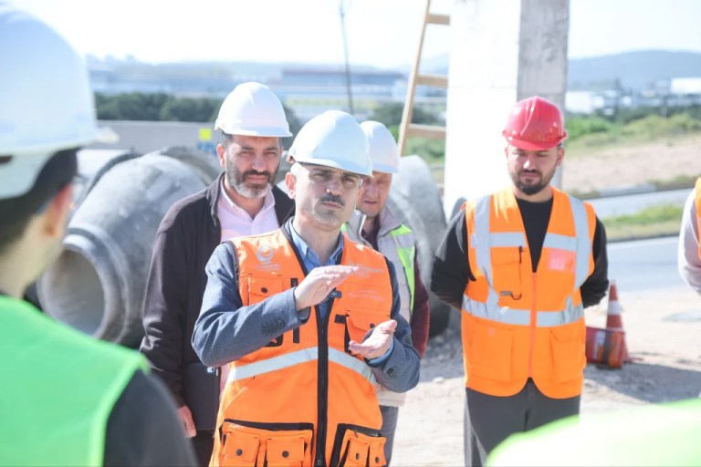 Başkan Çiftçi, hastane inşaatını öğrencilerle inceledi
