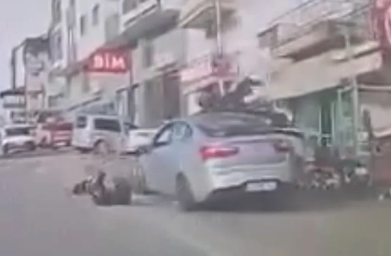 Çayırova’da kontrolden çıkan araç dehşet saçtı: 3 yaralı!