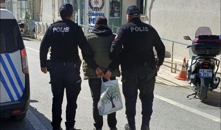 Kamu görevlisi süsü veren dolandırıcı yakalandı!