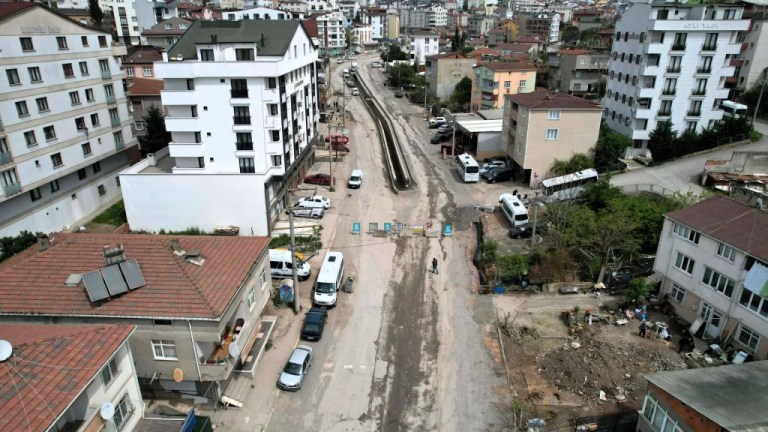 Uğur Mumcu Caddesi Çayırova’da yenileniyor