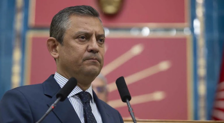 Özgür Özel’den ‘Selamsızlık’ İddiasına Açıklama