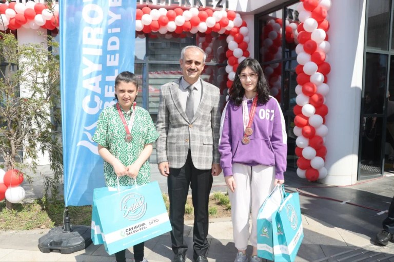 Çayırova’da özel bireylerden coşkulu program