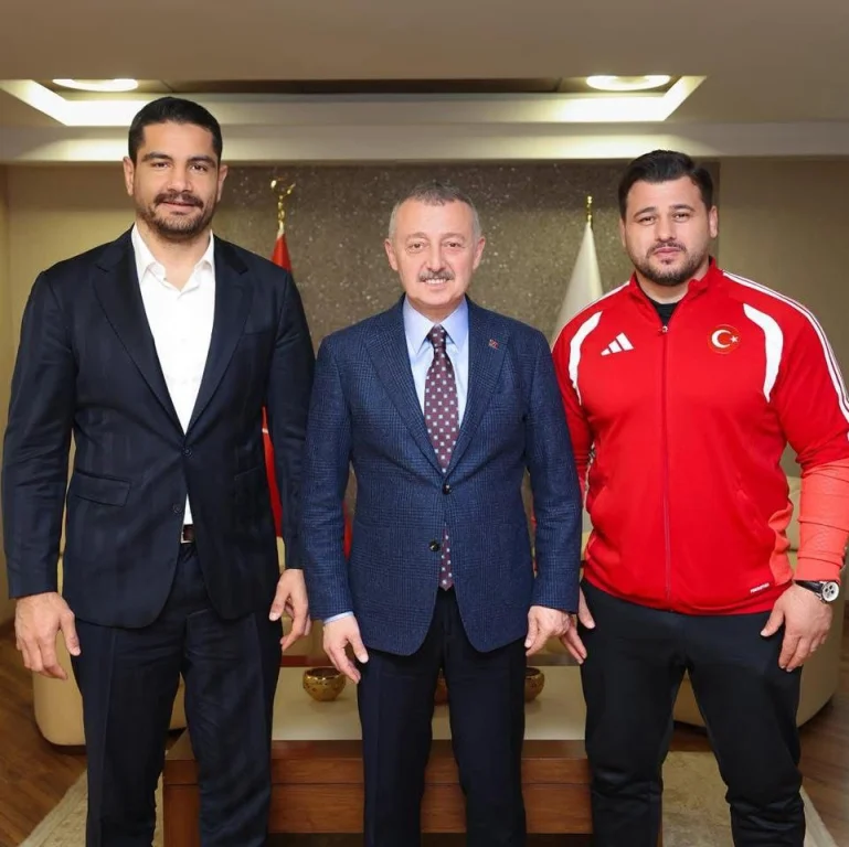Başkan Büyükakın güreşçileri ağırladı