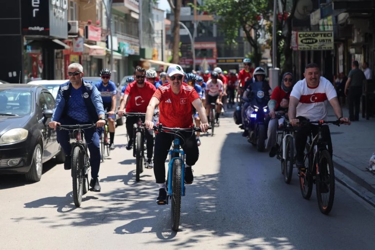 Büyükakın, 19 Mayıs coşkusunu gençlerle paylaştı